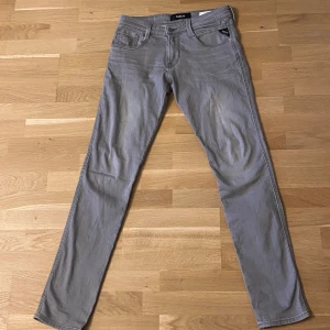 Replay jeans anbass storlek 30/34 - Använda 2 gånger väldigt bra skick. Storlek 30/34 men passar 30/32