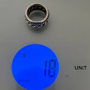 Silverring - Silverring med stämpel som är svår att se, 18g och 18 mm stor, pris kan diskuteras