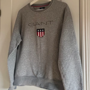 GANT tröja - Säljer en GANT tröja för 400 kr. Den är använd ett fåtal gånger och den är i ett fint skick. Skriv priv vid intresse eller funderingar🫶