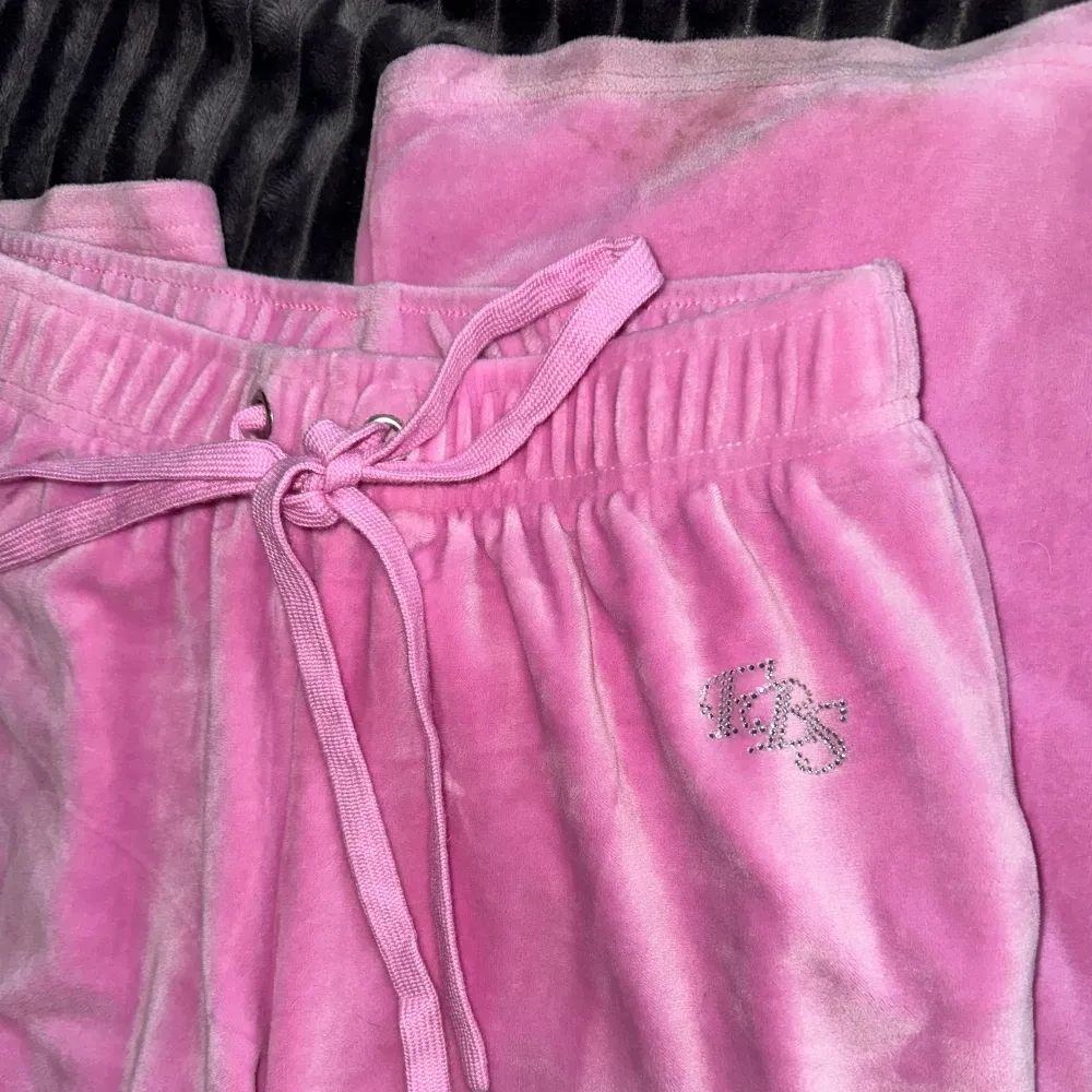 Superfina och sköna mjukisbyxor från FB Sisters storlek S 💗✨. Jeans & Byxor.