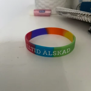 Armband  - Säljer detta armband som inte kommer till användning. Jag har INTE gjort de själv💓 priser kan diskutera hör av er vid funderingar eller intressen 
