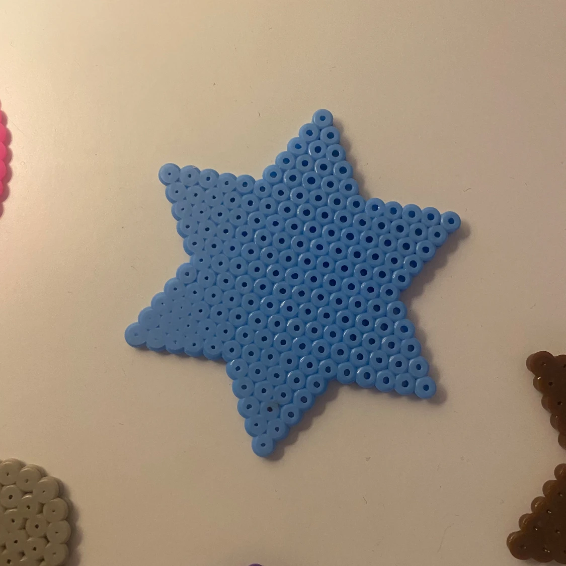 Enfärgade pärlplattor  - 92