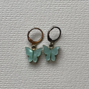 Örhängen - Små örhängen, använda en gång, som nya.