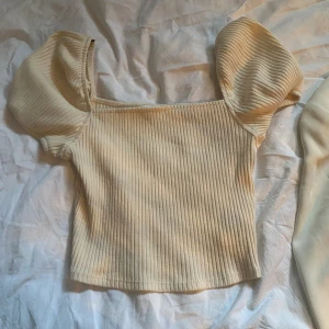 vit topp - gullig vit/beige topp 