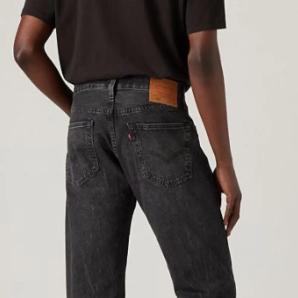 Gamla Levis jeans som legat i garderoben ett tag, de blev för små och är i bra skick. Jeans & Byxor.