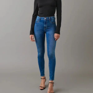 Jeans - Fina jeans från gina tricot! Använda några gånger men fortfarande i fint skick! Säljer då dom inte är min still längre