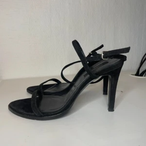 klackar  - fina klackskor från zara, använda men funkar fint ändå🌸🙌🏼