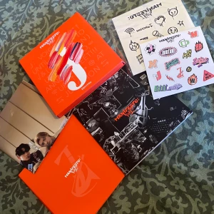 ENHYPEN manifesto mini album - ALLA inclusions!! Dvs posters och photocards m.m💞Skriv i dm vid instresse eller för att se photocardsen🥰