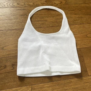 Linne  - Ribbad topp i mjuk kvalitet. Aldrig använd🤍