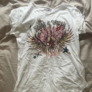 Zadig t-shirt - Säljer denna Zadig t-shirten för den kommer inte till användning💓det står inte vilken storlek men jag har xs och passar mig❤️