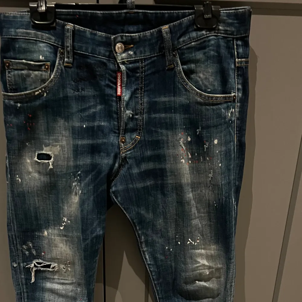 Hej jag säljer mina dsq2 jeans pågrund av att de är små. S . Jeans & Byxor.