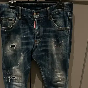 Hej jag säljer mina dsq2 jeans pågrund av att de är små. S 