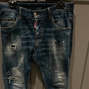 Dsq2 jeans äkta med kvitto - Hej jag säljer mina dsq2 jeans pågrund av att de är små. S 