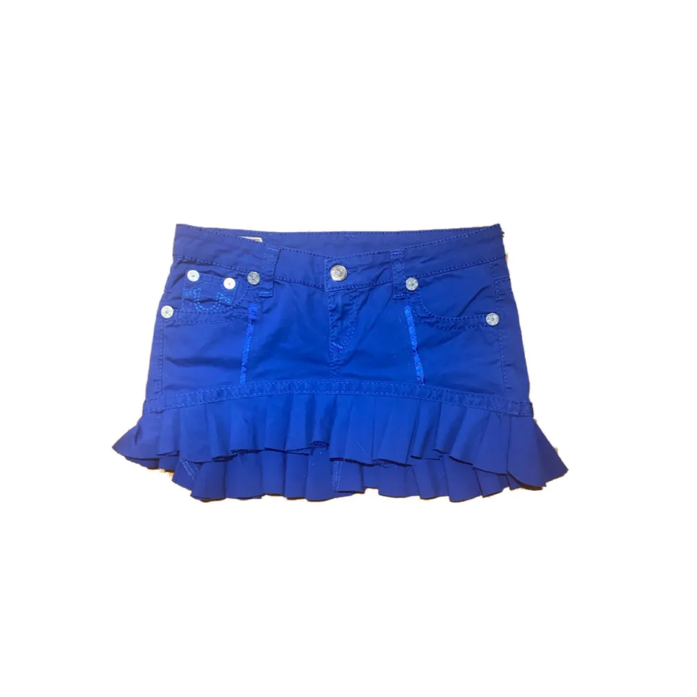 True Religion kjol sydd från jeans, storlek L, waist 32, lowwaist klar blå färg. Kjolar.