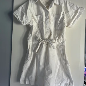 Roller / jumpsuit cargo - Vit jumpsuit från h&m, perfekt för sommaren🙏