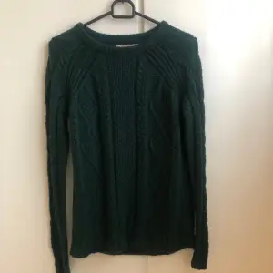 Mörkgrön tröja från Pull&Bear 