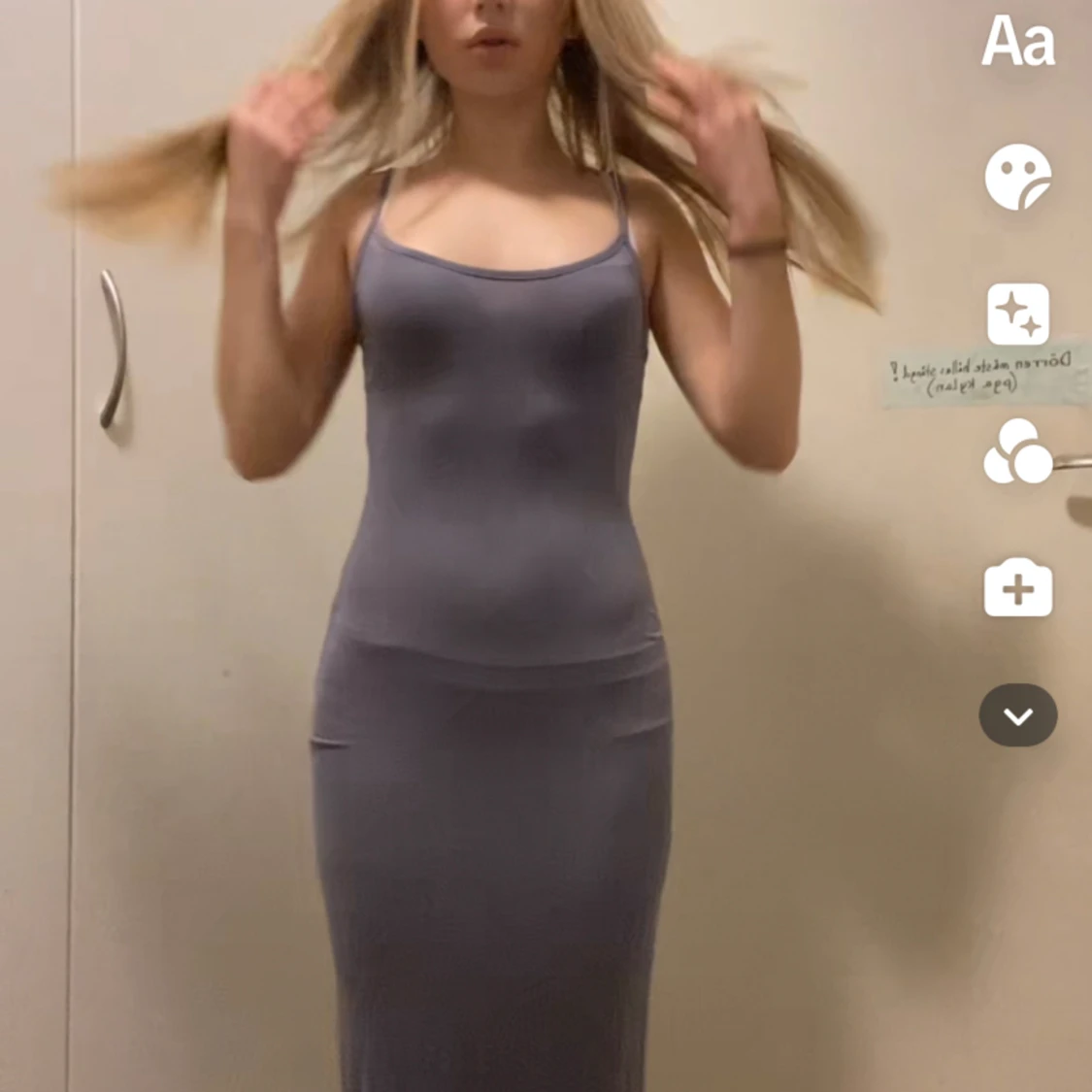 GRÅ LÅNGKLÄNNING - 92