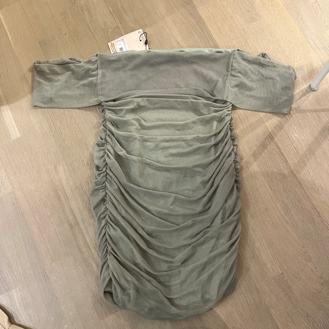 Off shoulder klänning