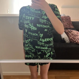 Pjamas set - Jätte bra skick och jätte mysiga att använda använt några gånger men det märks ej.