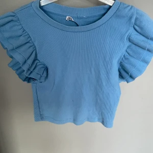 Top ❤️ - Säljer denna as snygga topen från zara perfekt nu till sommaren den är s men väldigt liten i storleken så skulle säga att den passar xxs ❤️