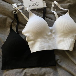 Sport-bh/bralette - Säljer två jätte sköna toppar, helt nya! Kan användas som sport-bh eller till vardags. Säljer pga köpte två i samma storlek💞 1 för 100kr eller båda för 175kr