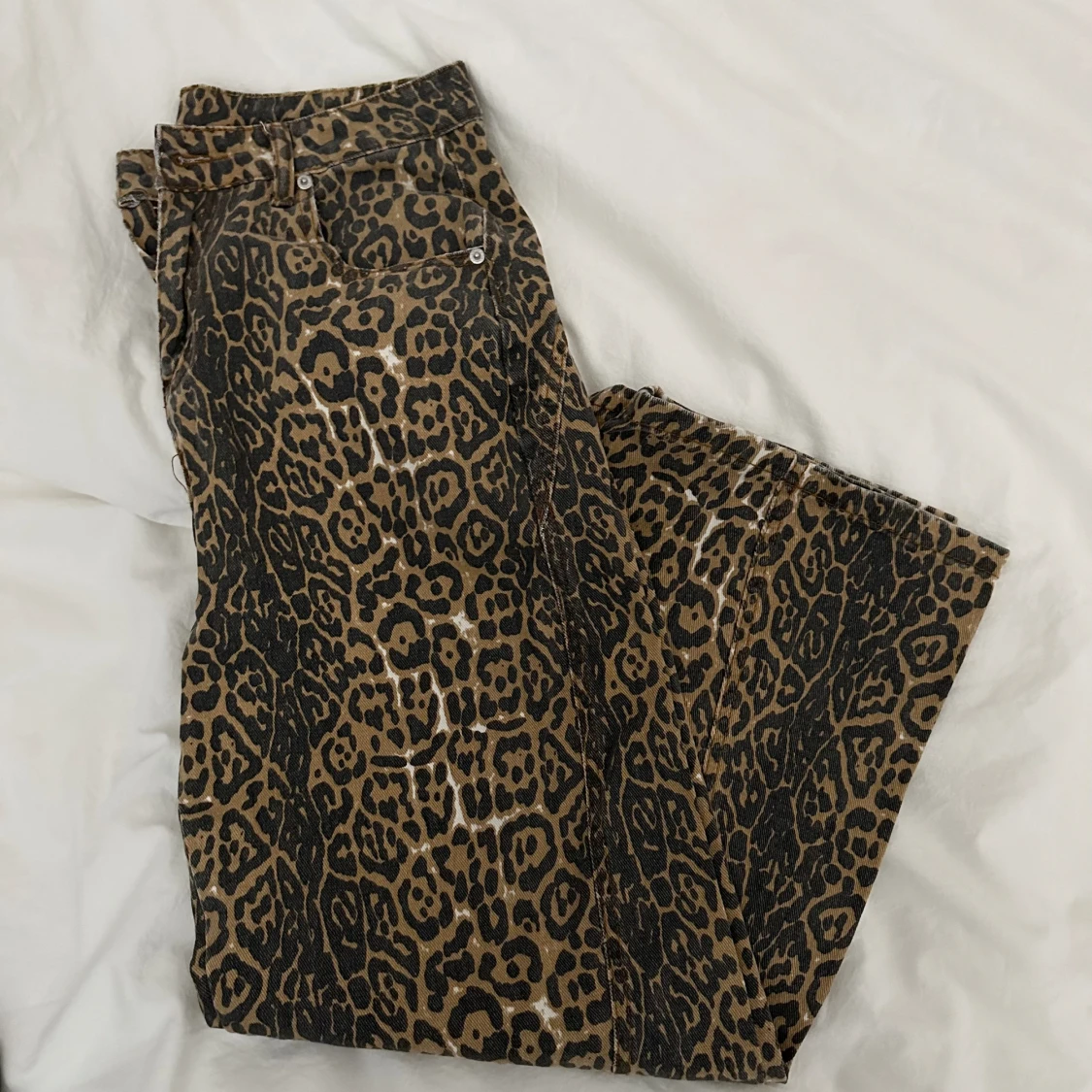 Leopard jeans storlek 36/38
