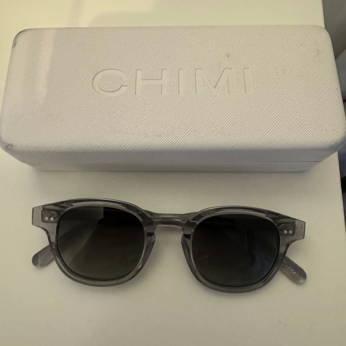 Säljer solglasögon