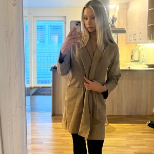 Mocka kappa - Brun mockakappa köpt i Norge. Passar alla storlekar. Inga tecken på användning🤎 