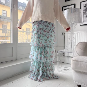 Kjol!  - Jättefin långkjol till vår eller sommar❤️ har en slits på sidan