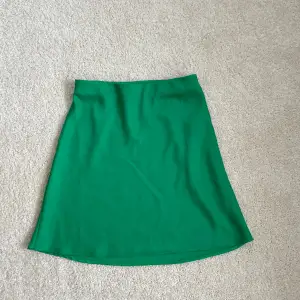 Super söt kjol från bikbok storlek xs.  Använd 1 gång, säljer då den är för liten. 