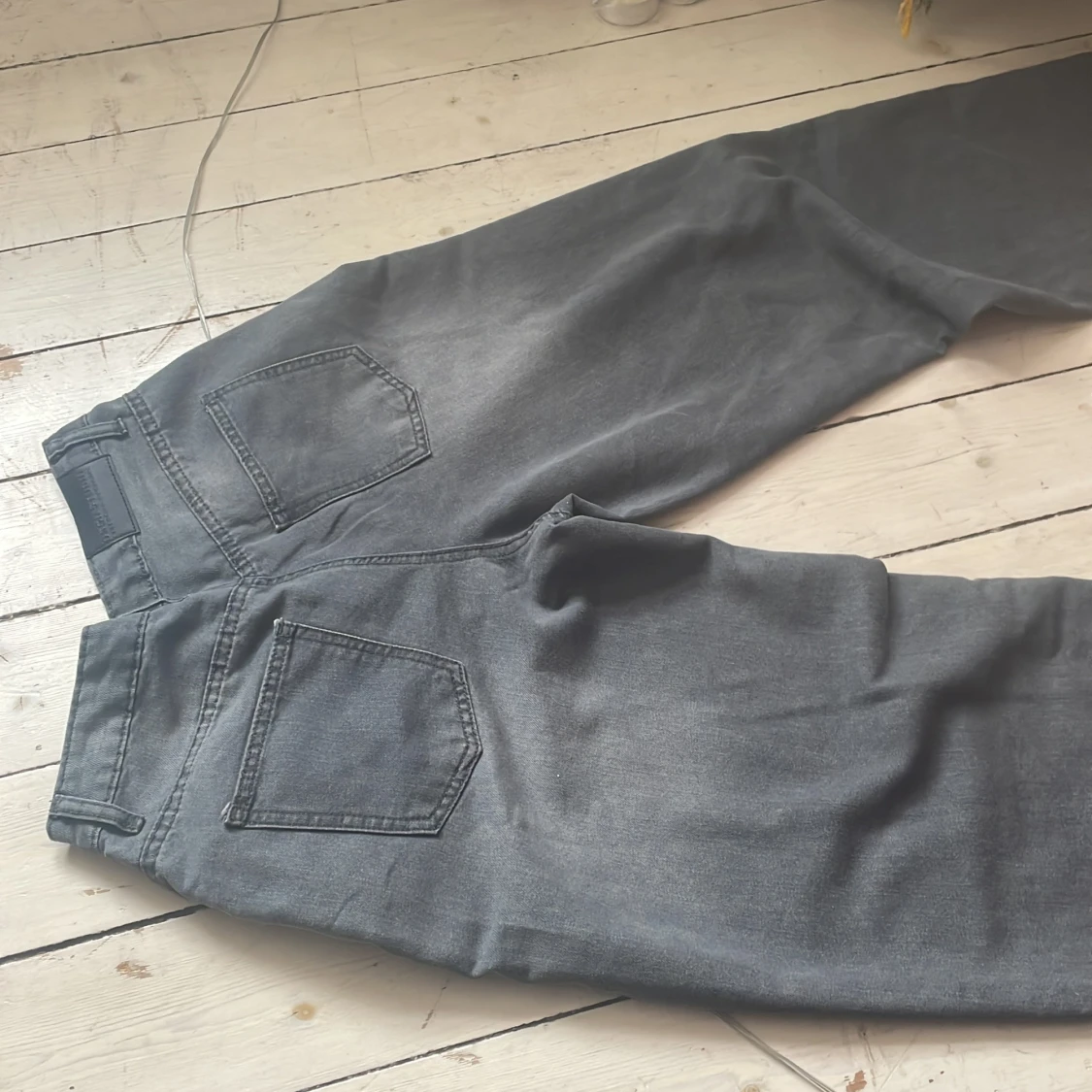 Grå Baggy jeans från Boohoo - 92