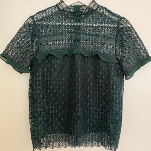 Blus Zara - Nyskick Andra bilden för att göra färgen rättvisa, den är smaragdgrön