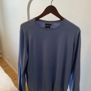 Massimo Dutti tröja - Nice Massimo Dutti tröja i storlek M. Skick 8/10, lite trasig runt nacken men syns inte när man har på sig.