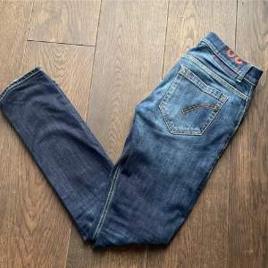Riktigt feta Dondup jeans med unik tvätt, schysst skick | Perfekta nu till våren. Priset kan diskuteras, ställ gärna frågor!
