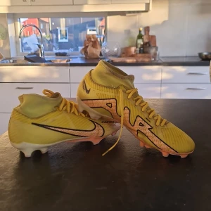 Zoom superfly 9 academy fg/mg - Använd en hel sesiong. Ett jack där sko snörerna ska sitta, minskar priset för det.