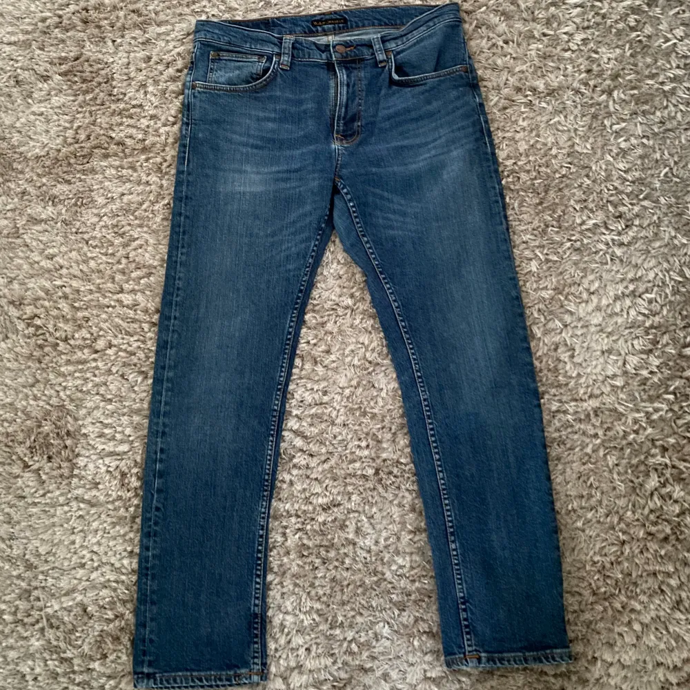 Helt nya nudie jeans 👖 i storlek 33/30. Vid fler frågor eller funderingar så skriv 🦈. Jeans & Byxor.