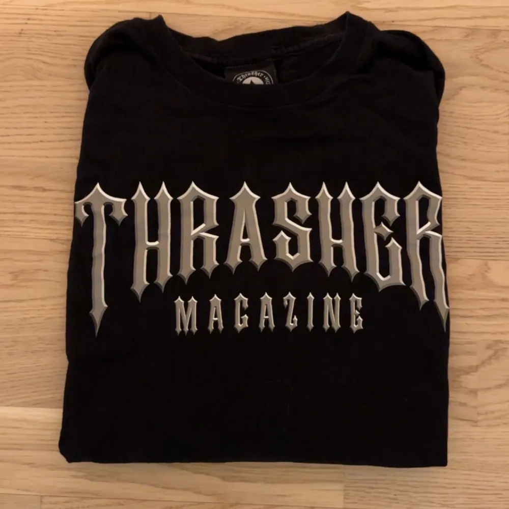 Longsleeve t-shorts från thrasher. Unikt tryck! 10/10 skick. T-shirts.