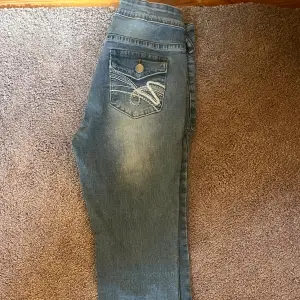 Snygga bootcut jeans som ej passar mig längre, fint skick och väldigt fina. Pris kan diskuteras!!