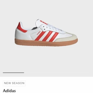 Samba - Super fina samba skor i storlek 38! Använda fåtal gånger och de röd/orangea skosnörena ingår. Nypris: 1350kr💓