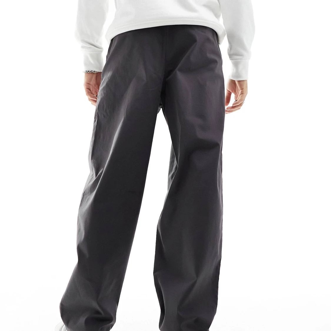 Grå chinos med ledig passform - 90