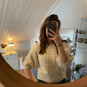 Stickad topp från Zara  - Jättefin stickad topp från Zara. Storlek M 