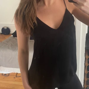 Linne - Linne från H&M i storlek xs. Perfekt att ha till både fest och vardag.