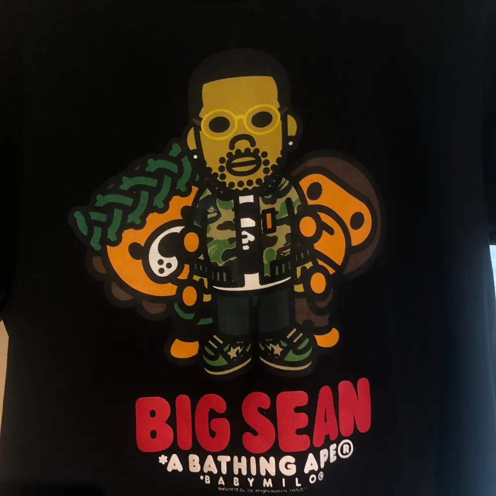 Very sentimental piece to me but i dont wear it anymore so i’l let it go. Authentic, bought off grailed (can show receipt and send more pics of the tags.) Nice bape size M-S fit. T-shirts.