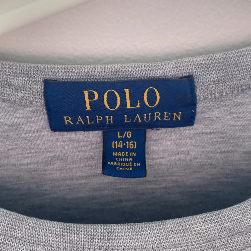 Säljer nu en polo Ralph lauren tröja i utmärkt skick. Nypris är ca 1500kr, priset kan självklart diskuteras  Vid frågor är det bara att höra av er!. Tröjor & Koftor.