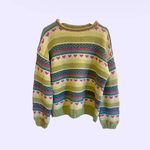 stickad tröja 🩷 - jättefin och unik stickad tröja köpt secondhand. säljer då den inte kommer till användning🌱🩷🧚🏻‍♀️