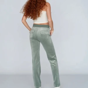 Juicy couture byxor - I strl S, dem är lite använda men inget som syns, priset kan diskuteras vid snabb affär🫶🏻