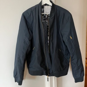 Bomberjacka - Knappt använd 