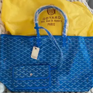 Ny Goyard replika, min sister köpte den på Jul. Den är helt ny och ej använd ✨🤍