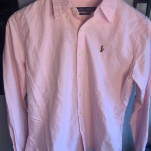 Rosa Ralph Lauren skjorta  - Rosa Ralph Lauren skjorta i mycket bra skick!