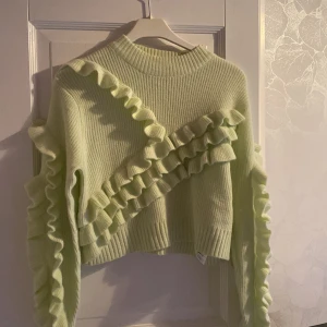 Grön tjocktröja Gina Tricot  - Jättefin grön tjocktröja från Gina Tricot, använd några gånger lite kortare i modellen 